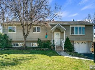 420 Crest Dr, Northvale, NJ 07647