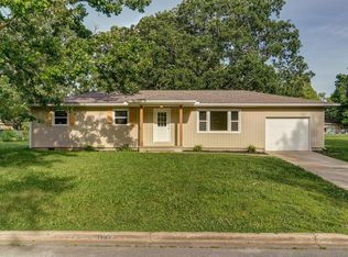 1107 Oak Ridge Dr, Aurora, MO 65605