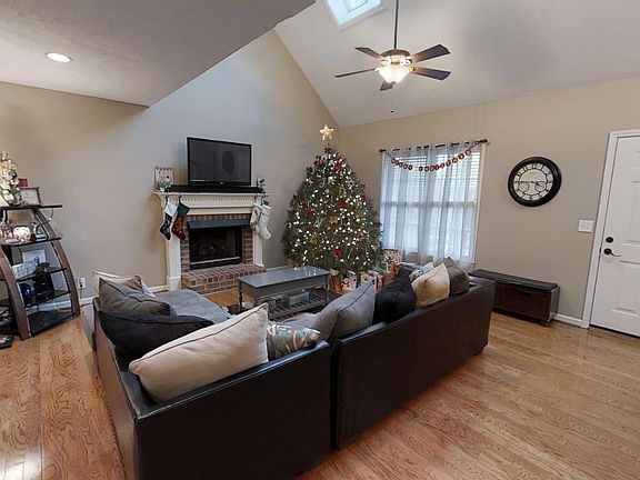 5th image of 110 Saint Marys Ct