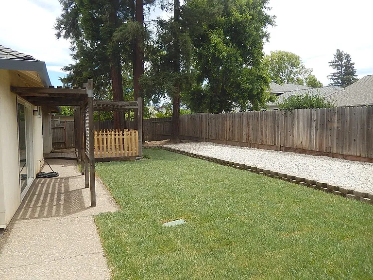 348 Bishop Dr — Photo 11