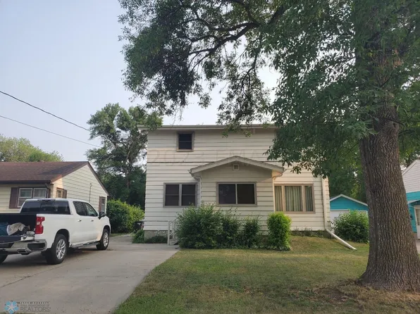 1614 8th Ave S, Fargo, ND 58103