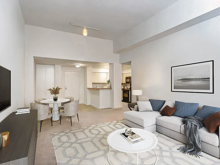 Marlboro Classic Apt & Redwood Square — Photo 4