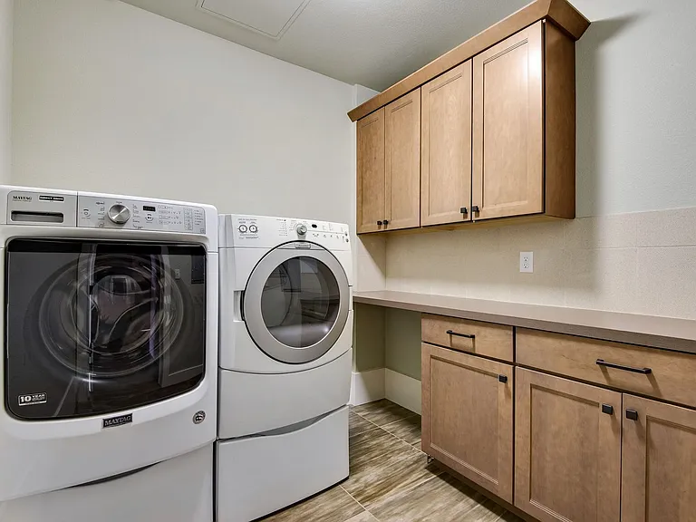 712 Centre Ave #203 — Photo 36