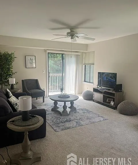 702 Jacob Ct — Photo 4
