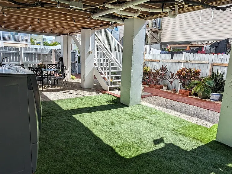 15B 8th Ave — Photo 3