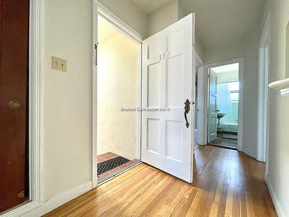 3rd image of 132 Holloway Ave