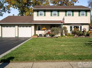 8 Sally Ct, Old Bridge, NJ 08857