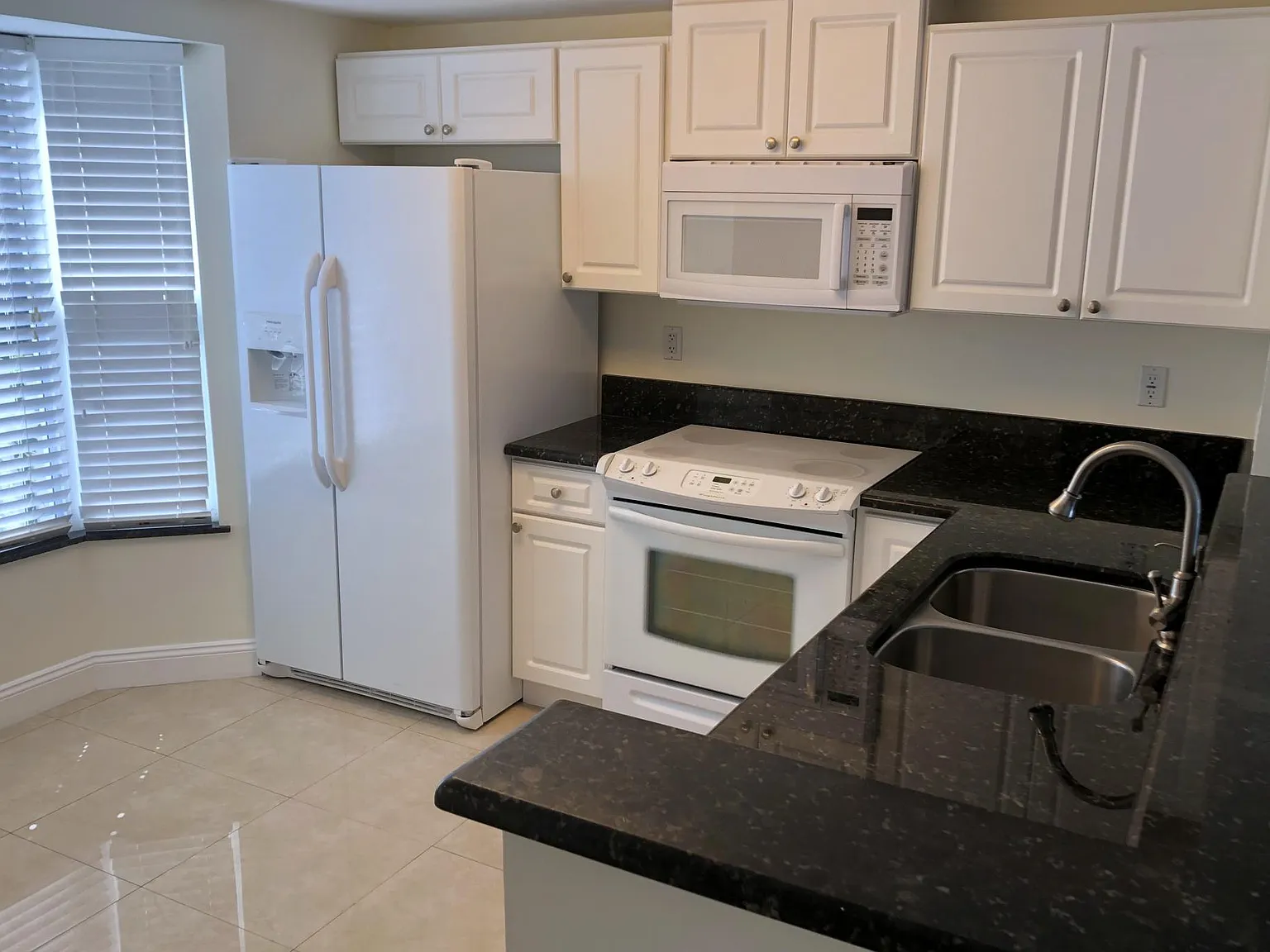 2 bed, 2.5 bath, 1100 sqft, $3,000 — Photo 3