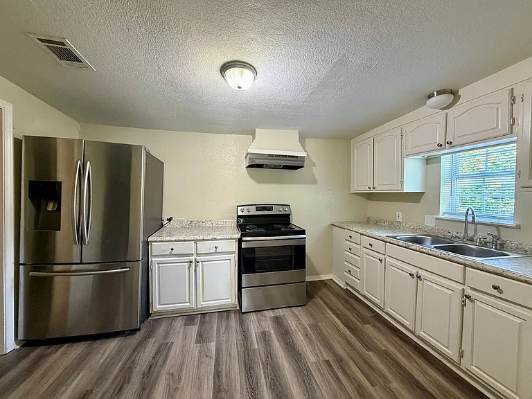 203 W Nolan St — Photo 3