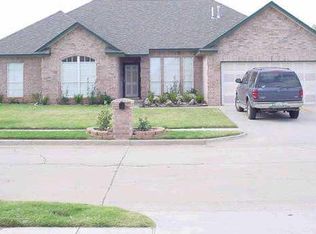 313 N Sam Houston Way, Mustang, OK 73064