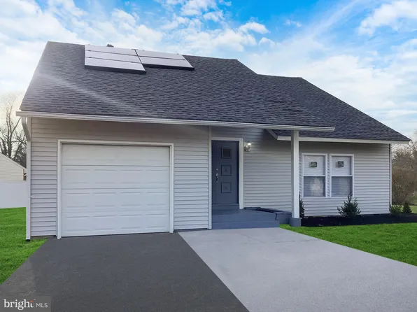 81 Eastmont Ln, Sicklerville, NJ 08081