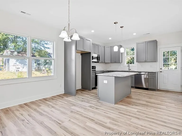 601 E Bay St — Photo 7
