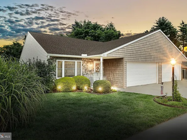 4213 Clair Mar Dr #17, Dover, PA 17315