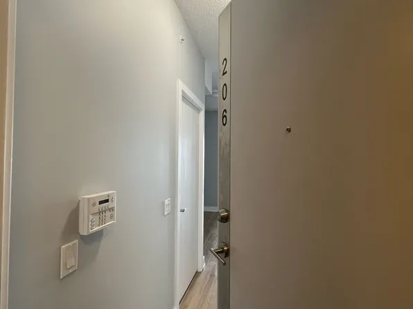 128 Fairview Mall Dr #206, Toronto, ON M2J 0E8
