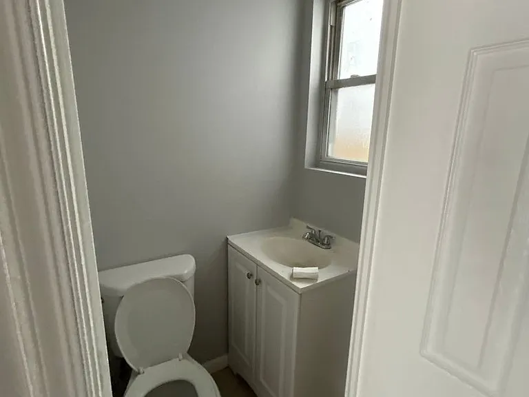 24 E Abbottsford Ave — Photo 2