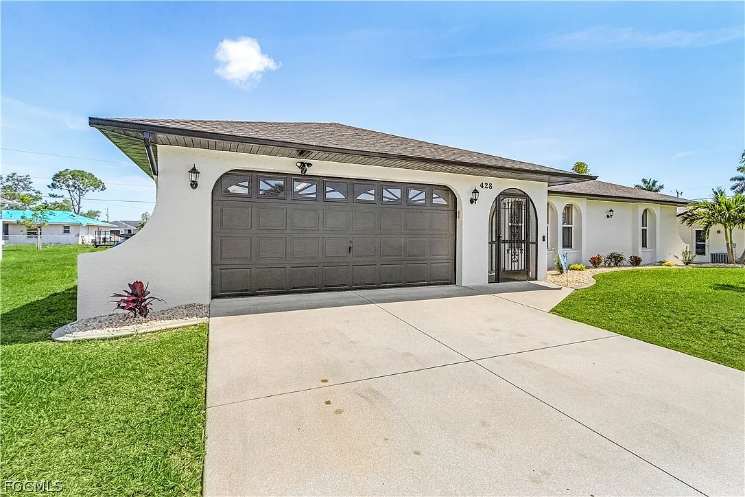 3 bed, 2.0 bath, 1705 sqft, $3,500 — Photo 3