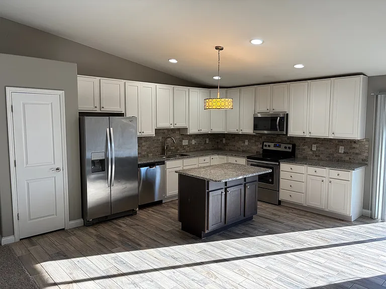 434 Honeysuckle Creek Dr — Photo 4