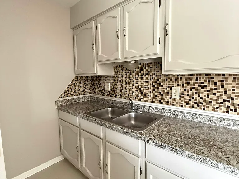 1690 Hofheinz St #B2 — Photo 13