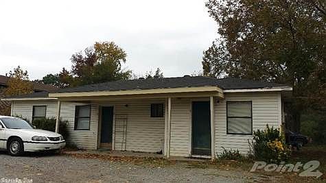 1st image of 611 S Pecan St