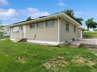 410 Lehnen St, Norway, IA 52318