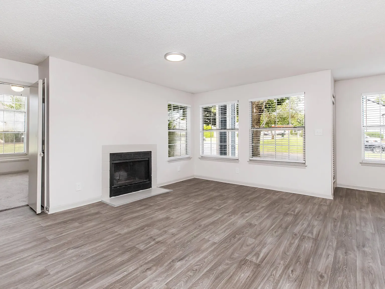 Summerlake Apartments — Photo 2