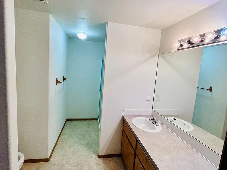 17210 NE 27th Way — Photo 9