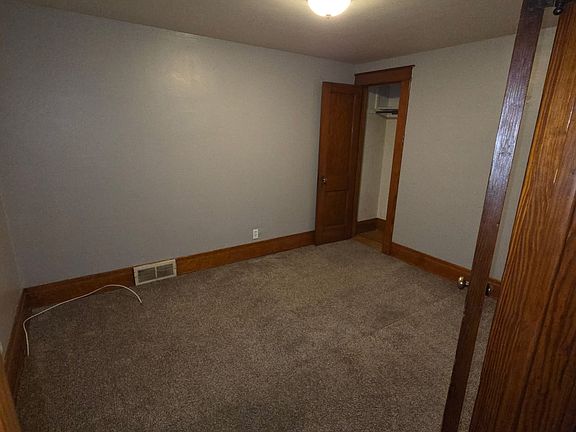 2nd image of 2739 Niagara St #1