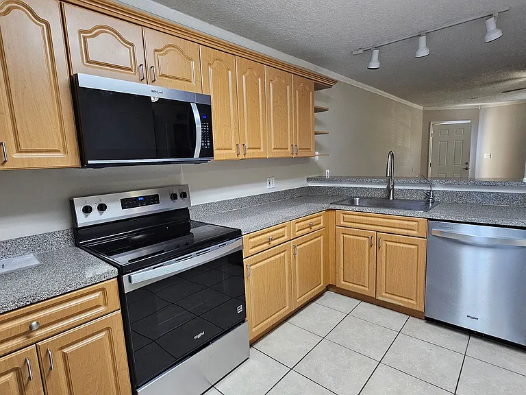 3651 N Goldenrod Rd #A103 — Photo 5