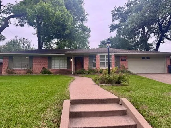 2002 Mimosa Dr, Corsicana, TX 75110