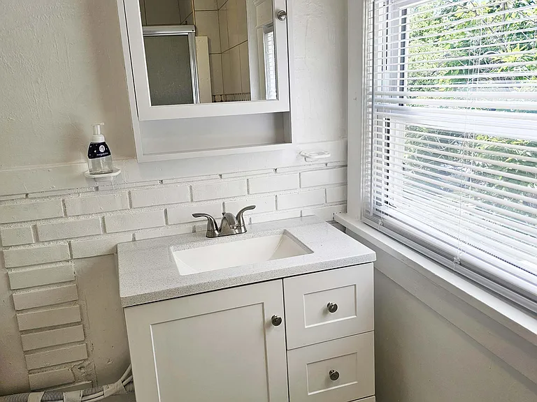 1304 W 50th St #2 — Photo 16