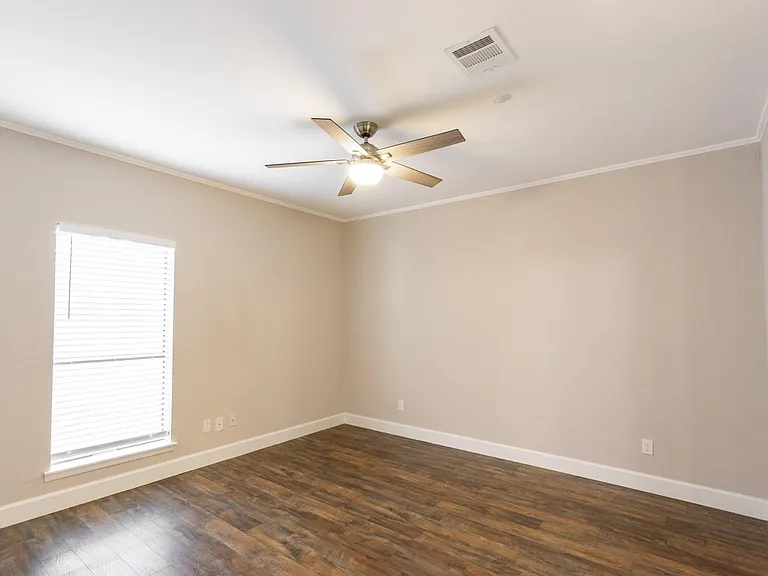 401 Lakeside Ln #111 — Photo 22