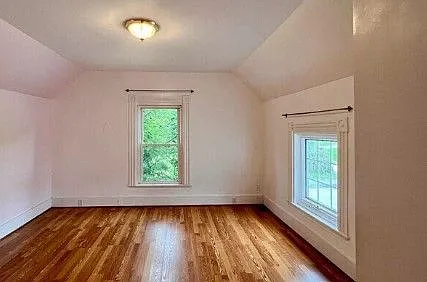 3 bed, 1.0 bath, 1188 sqft, $2,050 — Photo 3