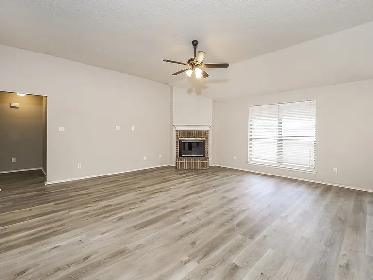 317 Willowstone Trl — Photo 3