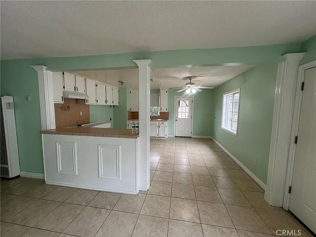 3 bed, 1300 sqft, $3,800 — Photo 4
