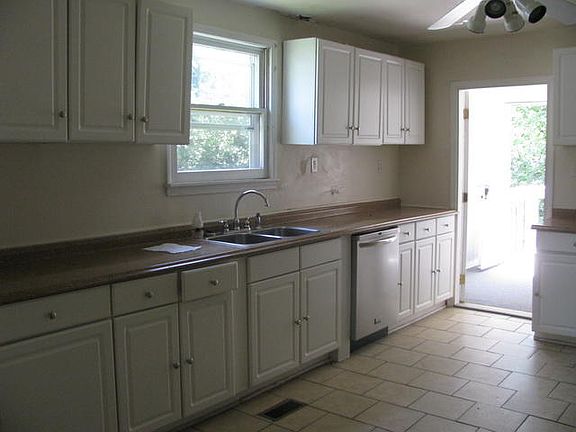 4th image of 1403 Abbott St NW