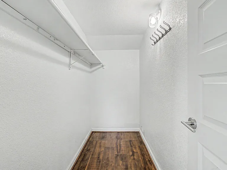 2991 Hudson St — Photo 15