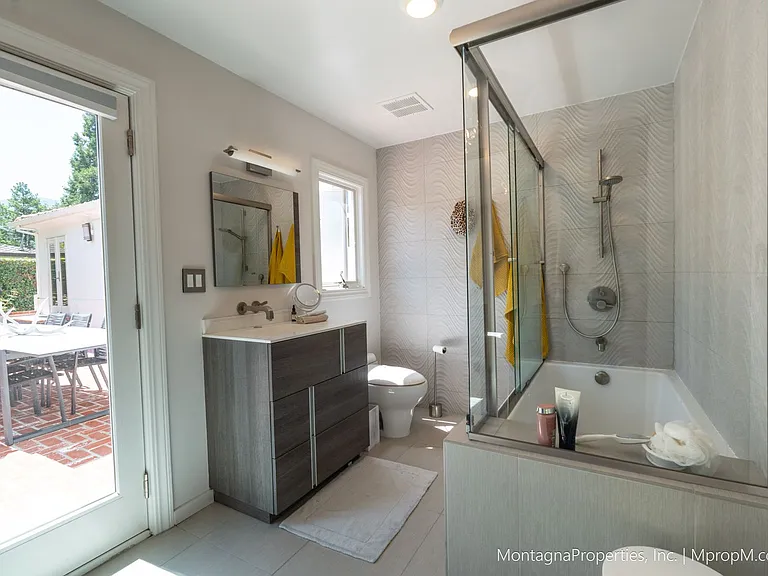 16911 Kennedy Rd — Photo 25