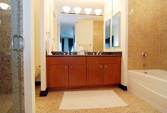 4th image of 33 W Ontario St APT 43B