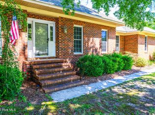900 Leeward Dr, Trent Woods, NC 28562