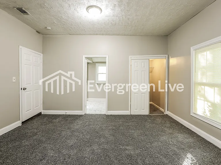 3906 Valley Rd — Photo 4