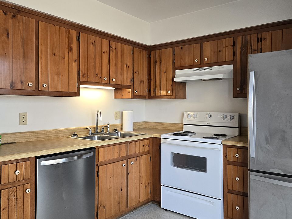 1st image of 2020 Elmhurst Ln