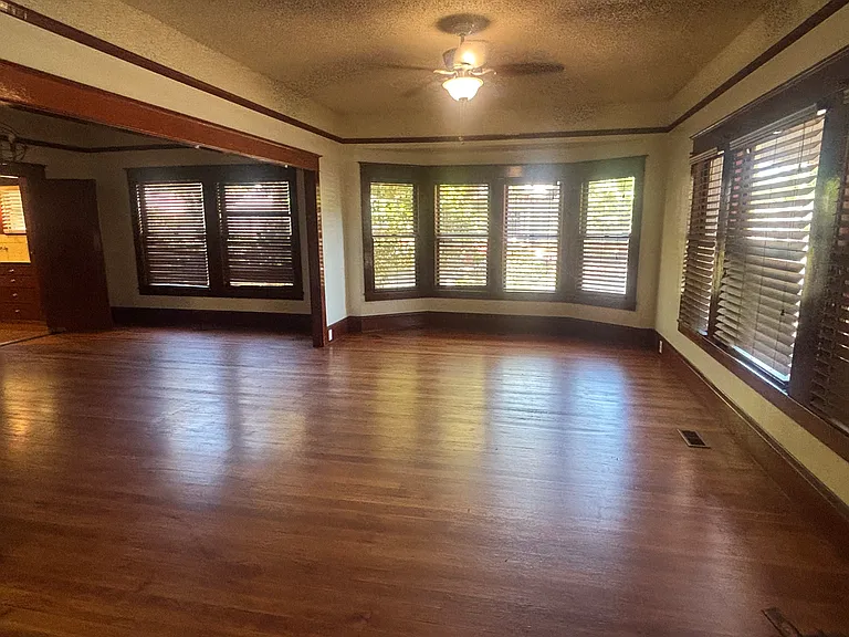 547 N Baker St — Photo 8