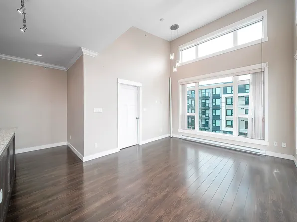 6888 Royal Oak Ave #403, Burnaby, BC V5J 4J2