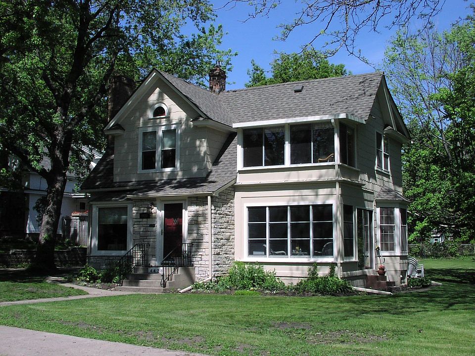 4428 Shoreline Drive, Robbinsdale 3 bedroom, 2 Bath Charmer on Crystal Lake!