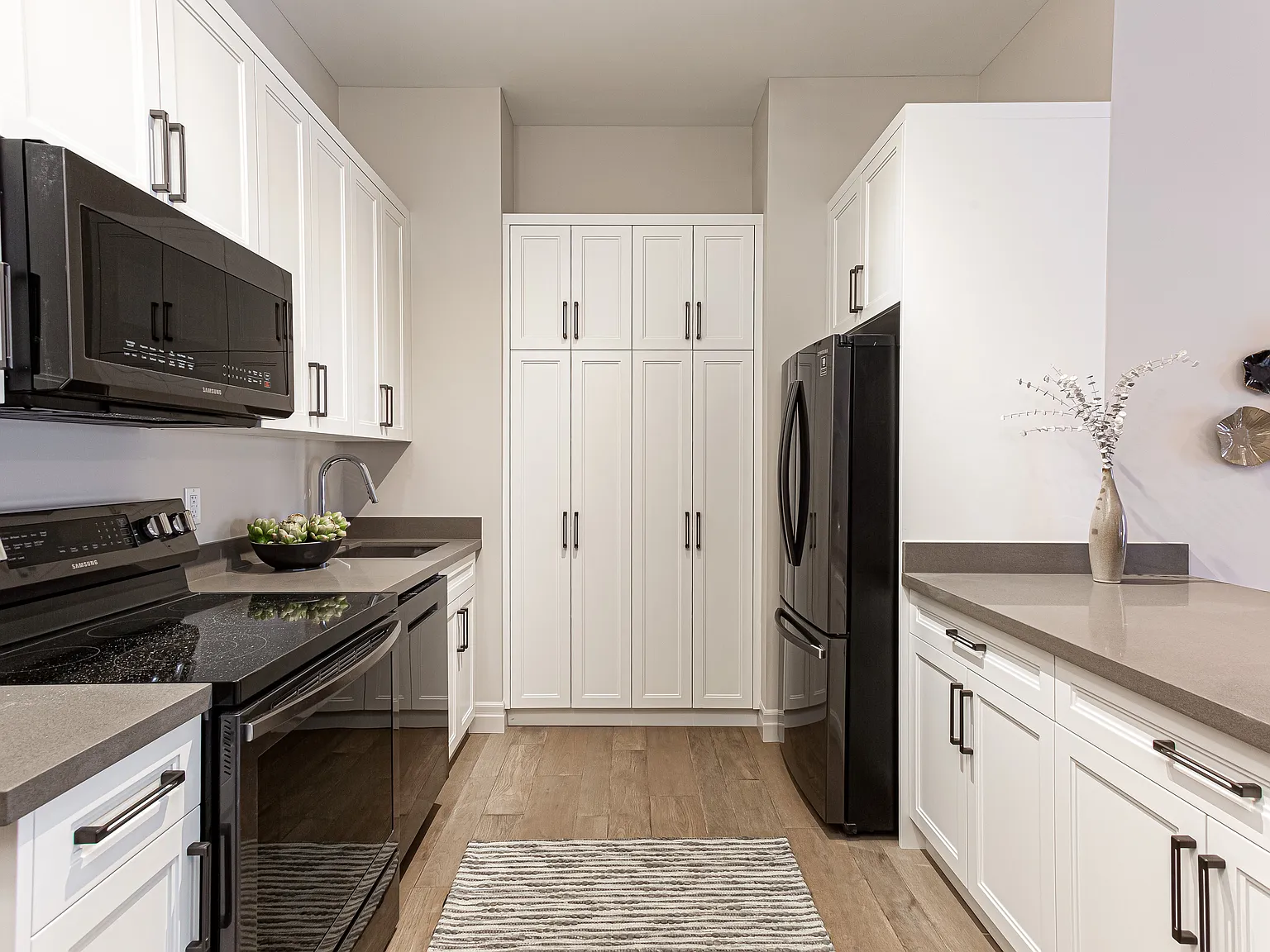 Creekside Suites — Photo 3