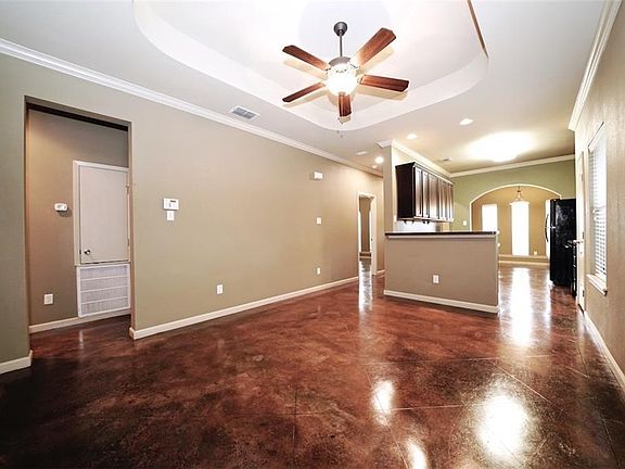 3rd image of 4015 Oak Bay Dr