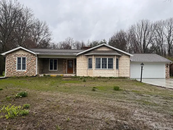 3110 Merwood Dr, Mount Morris, MI 48458