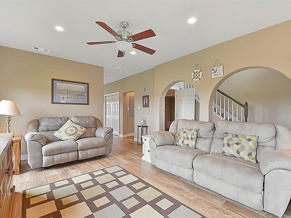 3rd image of 25239 Sausalito Dr