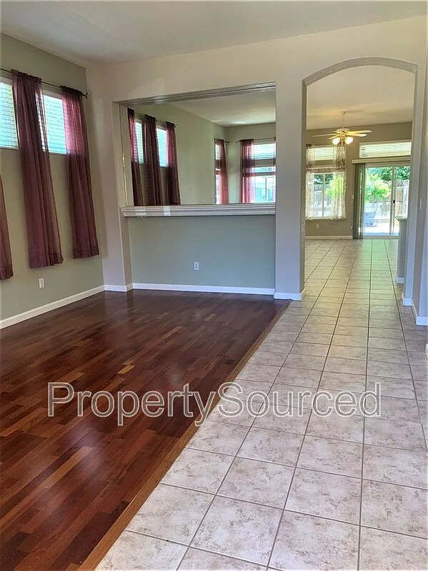 3 bed, 2.0 bath, 1837 sqft, $2,550 — Photo 3