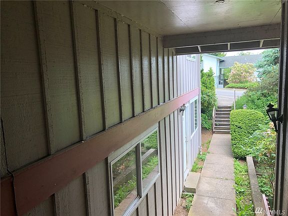 5th image of 315 E Broadway Ave #16